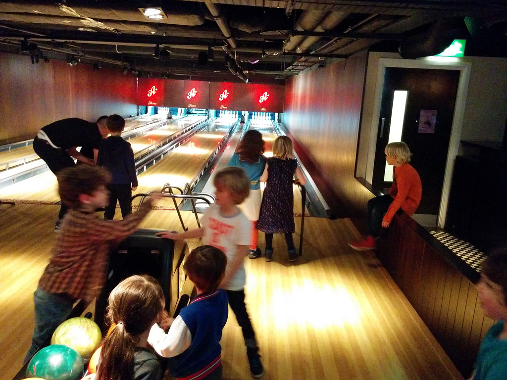Poesy teaches another kid to bowl, Artie's seventh birthday party, London, UK